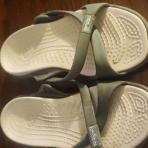 Crocs Sandal Size7 Light Pink